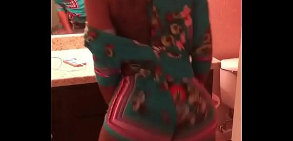  sexy black girl twerking